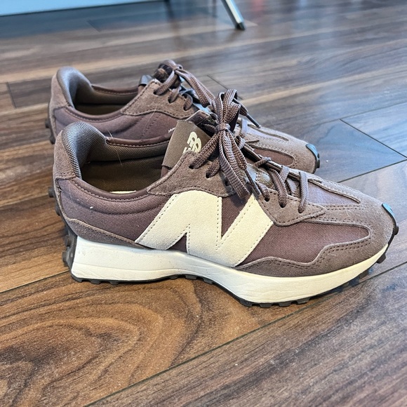 New Balance 327’s - Picture 3 of 9